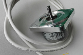 SSI编码器优势凸显：高精度、高速与强抗干扰 - 德国Hengstler(亨士乐)授权代理