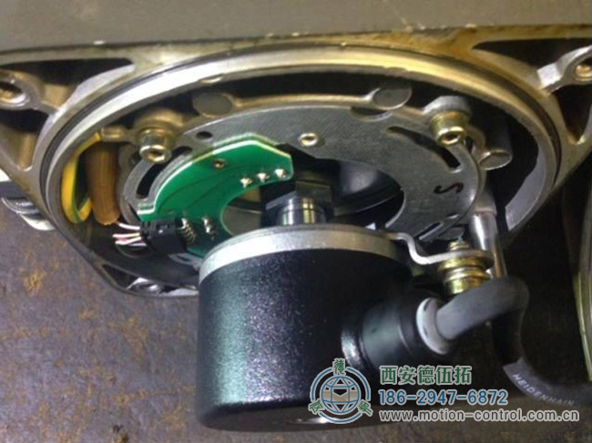 对于伺服反馈编码器来说，有些振动是由电机本体的振动引起的