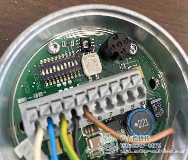 现场使用时，光电编码器的具体接线要求有哪些？