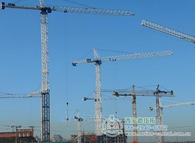 图2：配有多台起重机的大型施工现场。碰撞保护系统有助于防止事故发生。