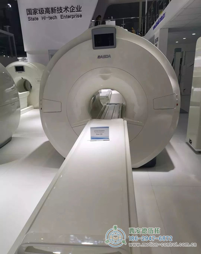 展会上，国内多家3T制造商展示了超导磁共振医学成像设备，这代表了中国最先进的水平。