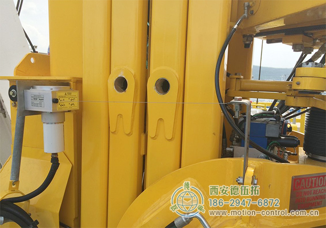 如何进行拉线位移传感器的防护？