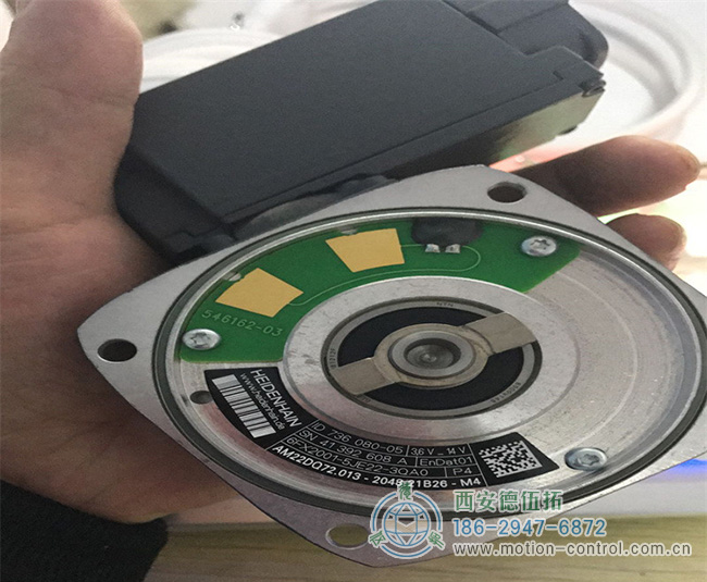 是不是配了编码器的电机才叫伺服电机？