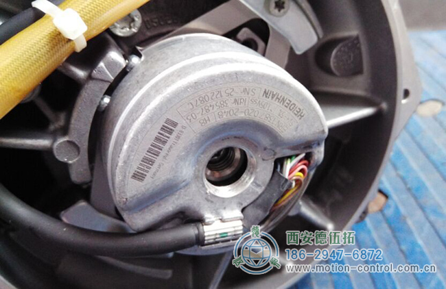 图为在实际使用中的海德汉编码器