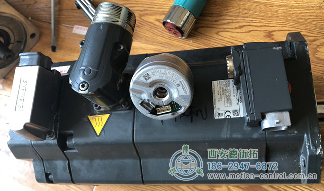 图为伺服电机配套的海德汉编码器故障维修照片