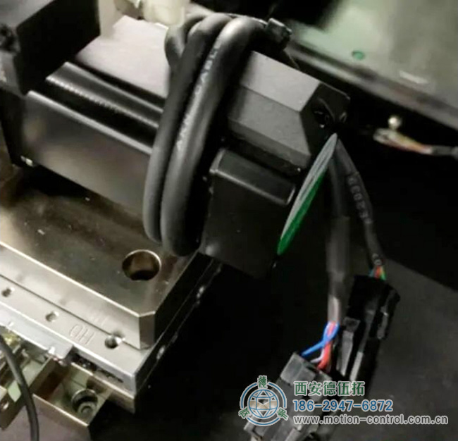 编码器扎线避免编码器线与动力线、电源线等强电线路靠近或交叉，以减少电磁干扰