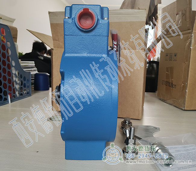 图为石油行业广泛使用的埃福创M6C系列编码器