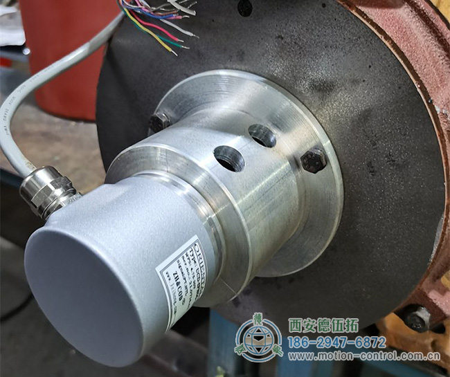 图为编码器在电机上安装使用的照片