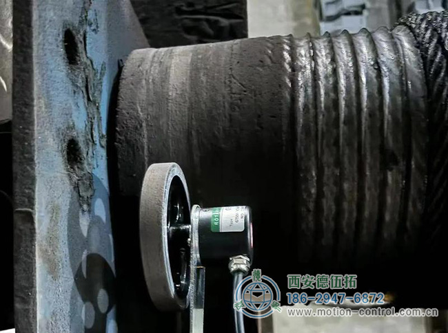 图为编码器在卷扬机系统中的安装应用照片