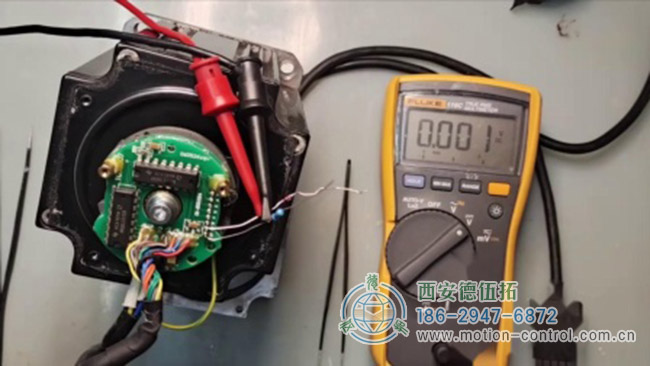 图为增量编码器在伺服电机尾部的安装测试照片